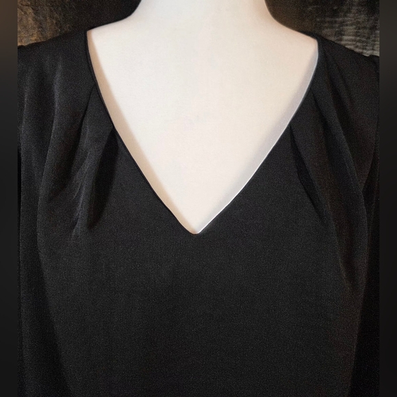 NWT Patriza Luca Black V-Neck Tunic-Style Blouse Size Medium - Picture 4 of 11